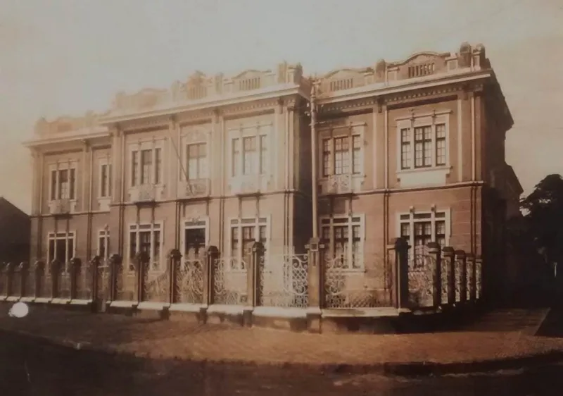 Prédio foi sede do “Dispensário e Laboratório de Analyses” da Secretaria de Saúde do Estado do Paraná de 1928 ao final da década de 1940. Foto: CPC/SEEC