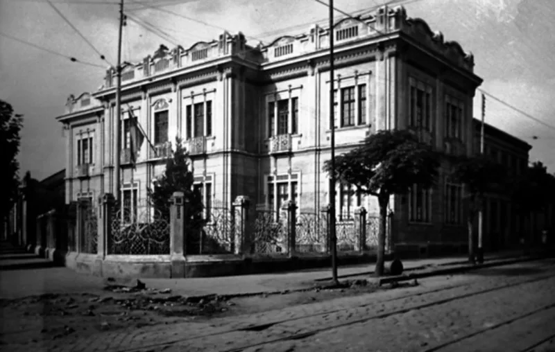 A segunda instituição a tomar conta do prédio foi a Secretaria do Trabalho e Assistência Social, última antes do seu uso definitivo pelo Museu de Arte Contemporânea do Paraná. Foto: CPC/SEEC