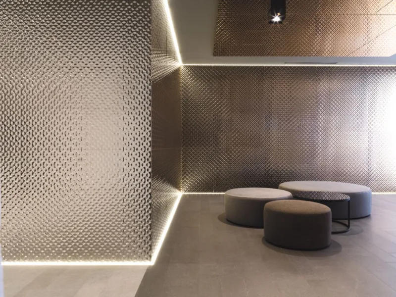 Ambiente decorado com revestimentos metalizados da Porcelanosa. Fotos: Grupo Porcelanosa/Reprodução