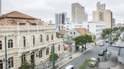 Rua Barão do Rio Branco simboliza o processo de embelezamento que Curitiba passou no início do século 20. Foto: Letícia Akemi/Gazeta do Povo