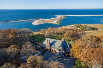 A casa fica na vila de Lloyd Harbor, no estado de Nova York. Fotos: Reprodução/Laffey Real Estate