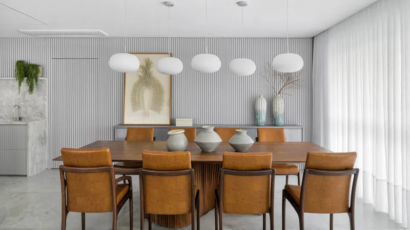 Os tons de cinza conseguem unificar o living, projetado pela FS Arquitetura.