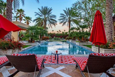 Luxuosa mansão em Rancho Mirage recebeu Lady Gaga e sua equipe em 2017. Fotos: Airbnb/Reprodução