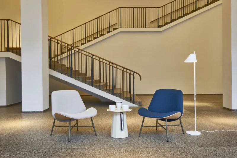 A poltrona Nihan e a mesa de centro Golden Nugget, da marca holandesa Pode, são duas fortes concorrentes a se tornarem novos clássicos. (Foto: far.design/Koelnmesse)