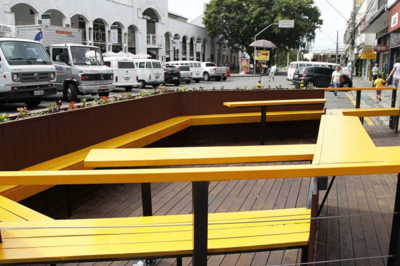 VAGA VIVA EM FRENTE AO MERCADO MUNICIPAL DE CURITIBA