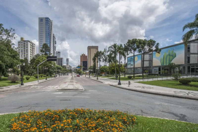 Avenida Cândido de Abreu quase sem movimento. Foto: Letícia Akemi/Gazeta do Povo