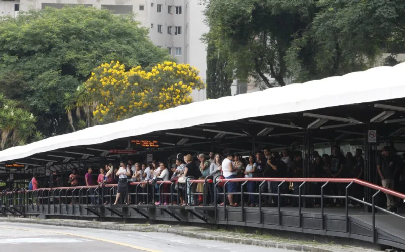 Terminal do Cabral em dia regular de movimento. Foto: Aniele nascimento/Gazeta do Povo