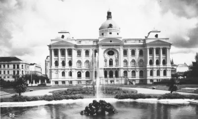 Reconhece esse prédio? Ele é dos mais tradicionais de Curitiba. 
O prédio histórico da UFPR, que completa 105 anos, hoje tem outra cara. Foto: Acervo Casa da Memória 