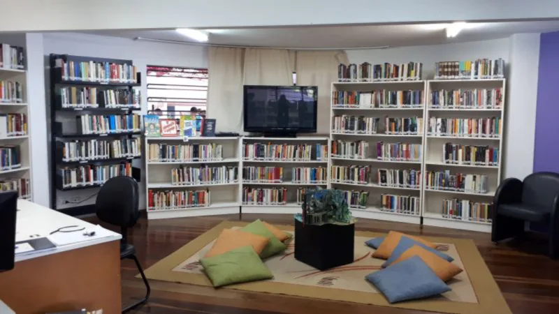 Casa da Leitura Augusto Stresser é um dos espaços culturais instalados no Centro de Criatividade de Curitiba.