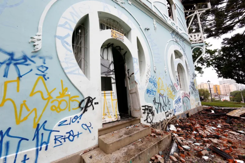 Rescaldo do incêndio que destruiu o Palácio Belvedere, na praça João Cândido .