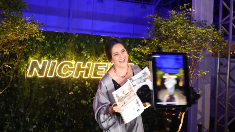 Camila Rocha se diverte no Foto Spinner da Nichele.