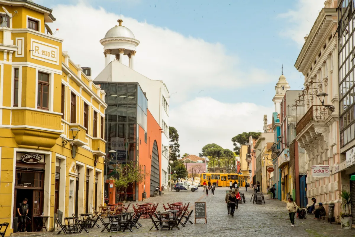Tour arquitetônico promovido pelo curso de Arquitetura e Urbanismo da FAE passará por pontos importantes da capital, como o Centro Hitórico. Encontro será no sábado, 2 de dezembro. 
Foto: Hugo Harada / Gazeta do Povo.  