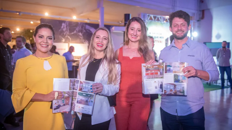 Maiara Faria, Bruna Ferro, Rebeca Gelinkski e Leandro Latoh.