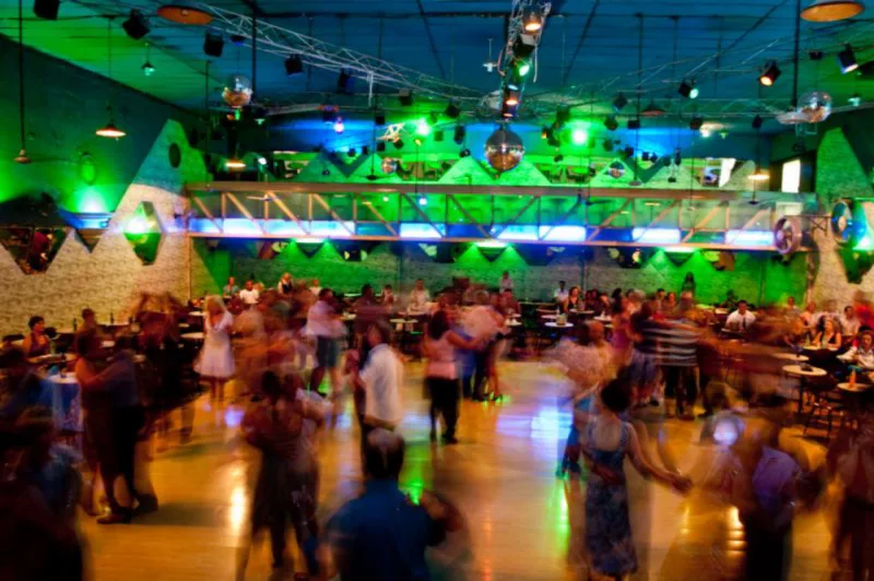 Idosos são o público-alvo dos bailes. Foto: Reprodução/Sociedade Água Verde