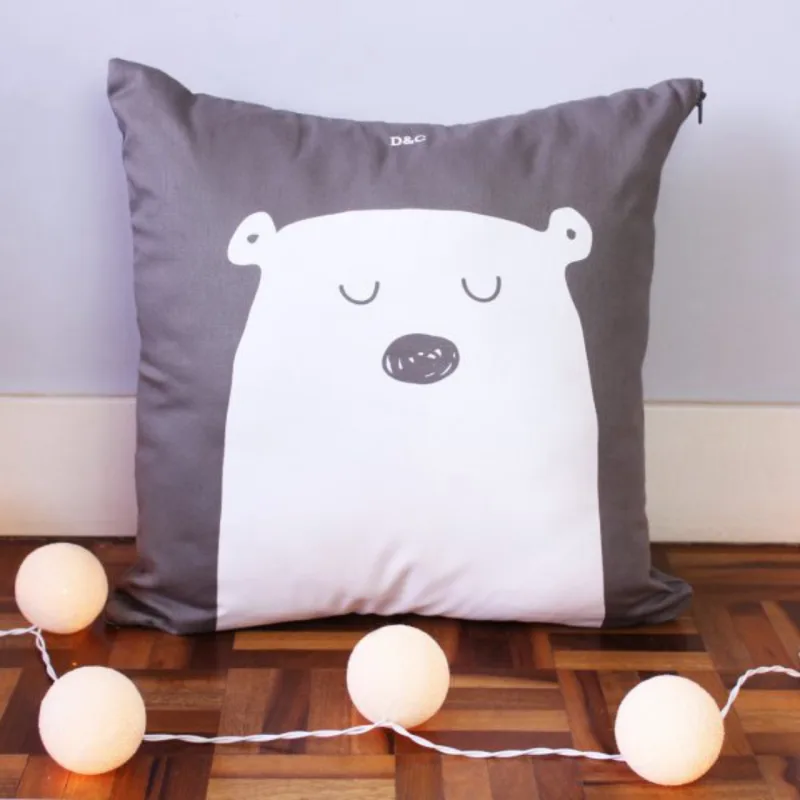 Almofada Urso Polar. Foto: Divulgação / A Dama e o Cachorrinho
