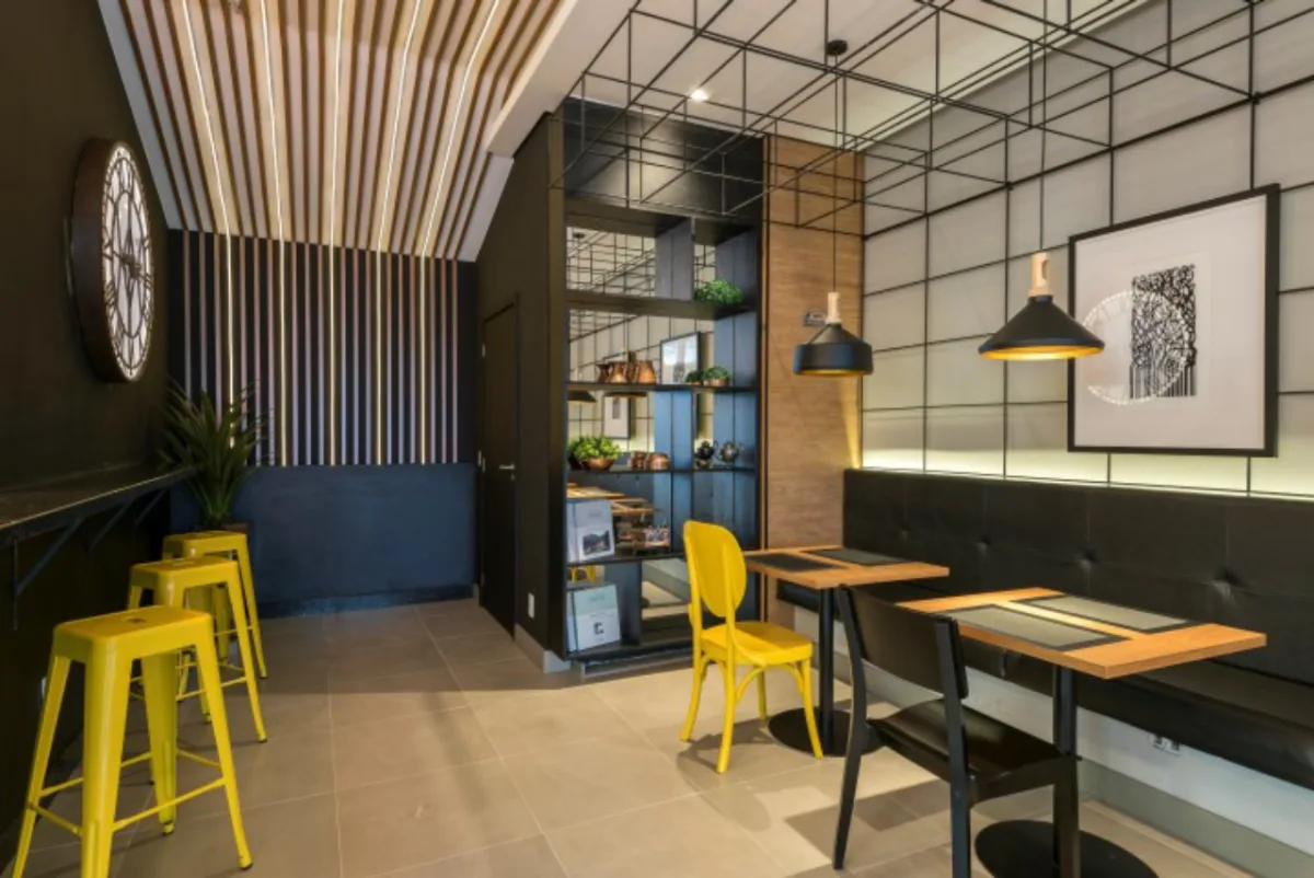 A Cafeteria Mansué  apresenta um conceito de arquitetura contemporânea em conjunto com o estilo industrial e com um toque sofisticado. Foto: Fernando Zequinão