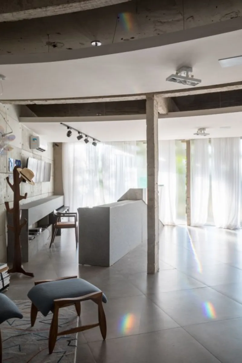 O conceito japonês wabi-sabi, que valoriza a estética do imperfeito e despojado, é uma das tendências apresentadas.