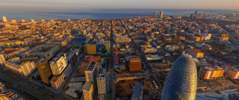 Poblenou, bairro de Barcelona que se tornou modelo em pequena escala de uma Fab City. Foto: Divulgação