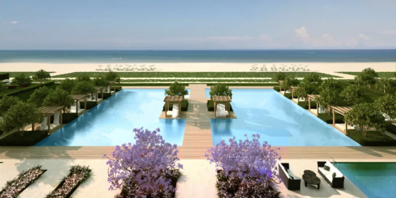 Piscinas da área comum proporcionam vista privilegiada da praia.