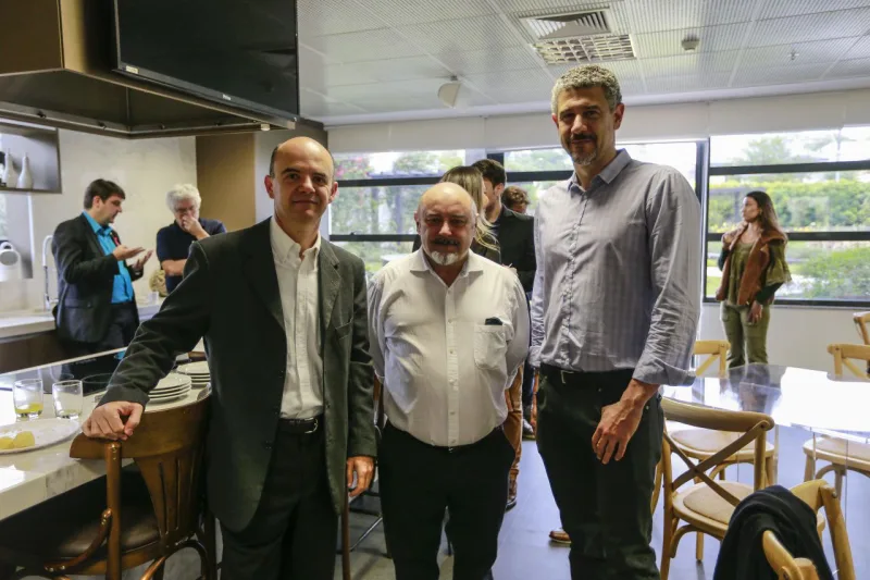 Fernando Carvalho, da Reurb, Nelson Galvão, consultor de investimentos, e Gustavo Pinto, da Asbea
