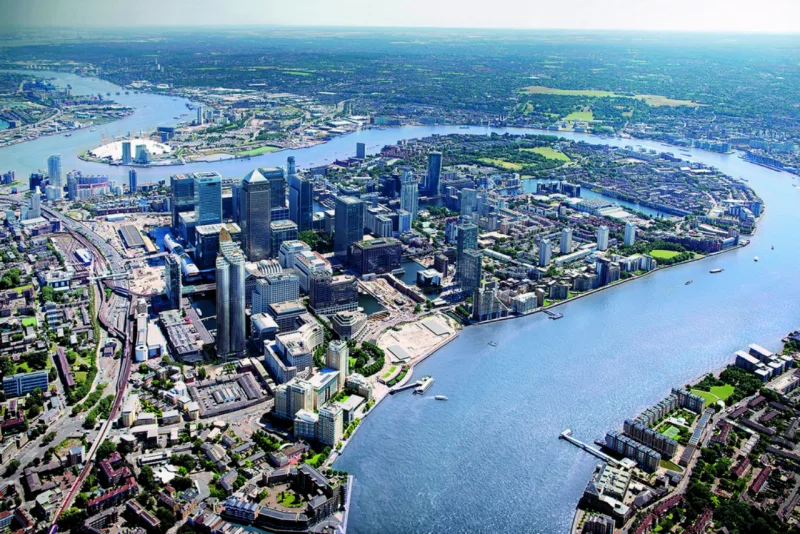 London Docklands: revitalização urbana não levou em conta o patrimônio industrial de séculos de história. Foto: Divulgação
