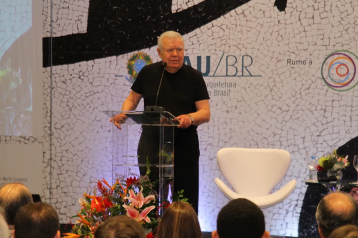 Lerner na palestra magna da II Conferência Nacional de Arquitetura e Urbanismo . Foto: Reprodução/CAU-BR