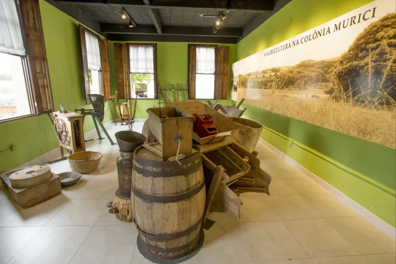 Museu tem salas que contam a história dos imigrantes da Colônia e instrumentos de agricultura doados pelos moradores. Foto: Hugo Harada / Gazeta do Povo