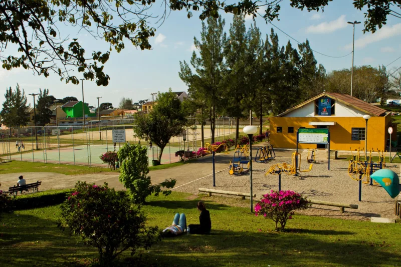 Praça Menonitas, no Boqueirão, é uma das poucas na cidade que conseguem reter a atenção e o uso da população por mais tempo.
Foto: Antonio Costa / Arquivo Gazeta do Povo