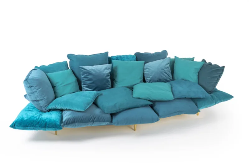 Sofá da Seletti em veludo na cor azul.
Foto: Divulgação
