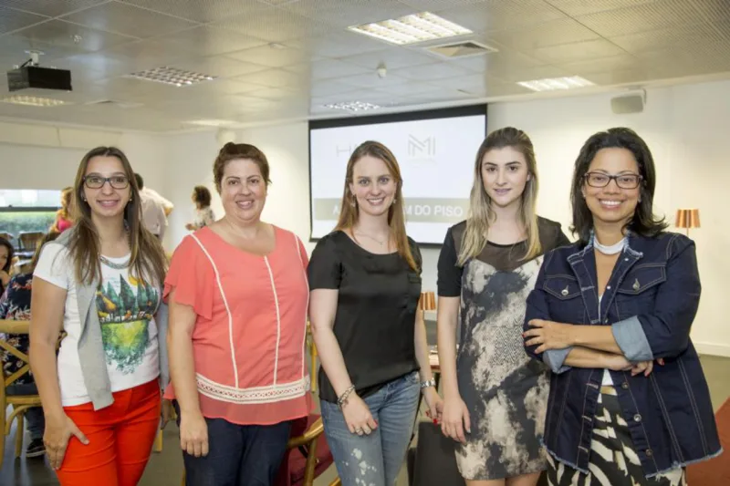 Mariana Portella, Renata Rosa, Mayara Rupullo, Thassiana Formighaiere e Nathaile de Mello Foto: Hugo Harada/Gazeta do Povo