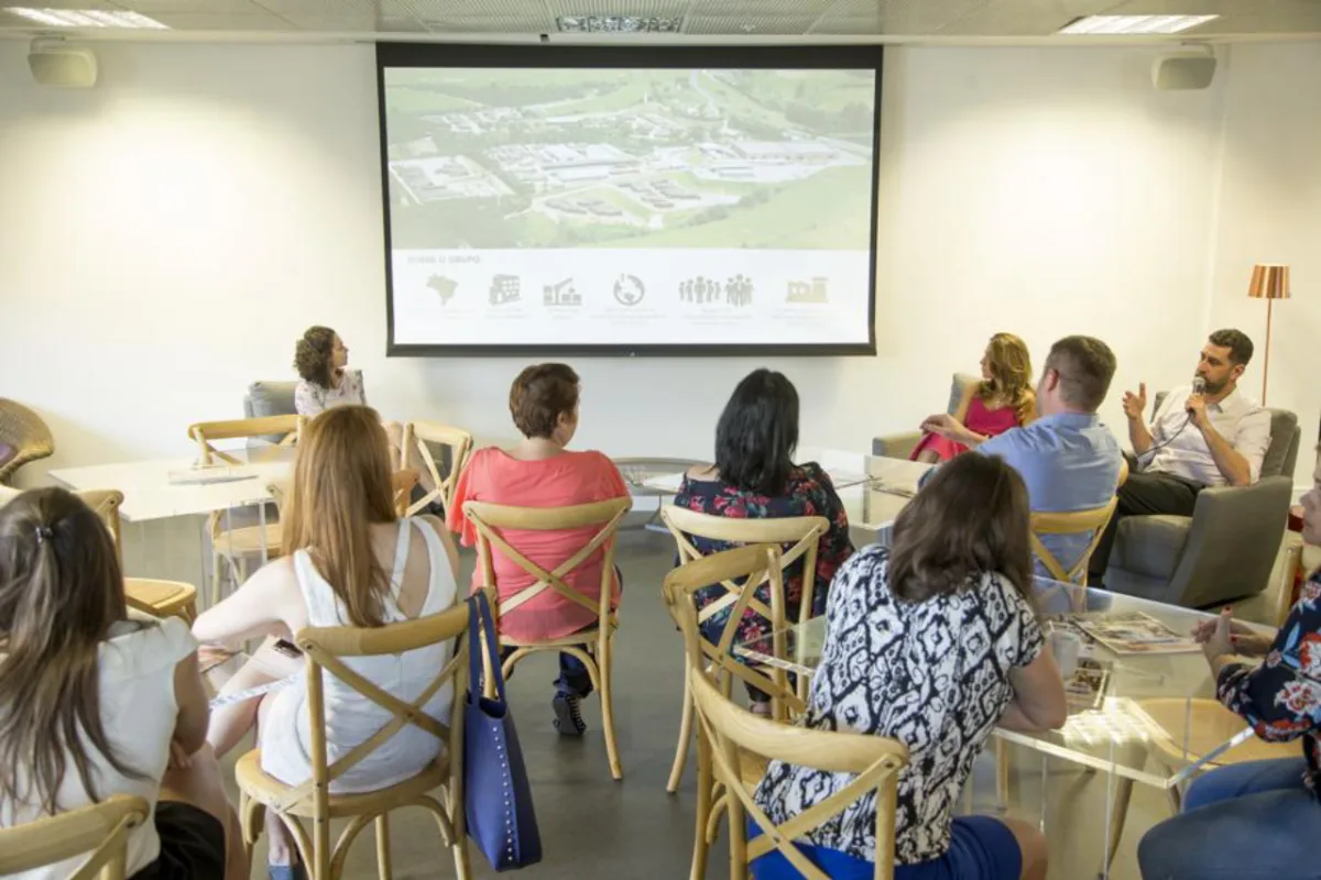 Profissionais comentam a importância de escolher madeira certificada e indicam seu uso em paredes, pisos e tetos. Foto: Hugo Harada/Gazeta do Povo