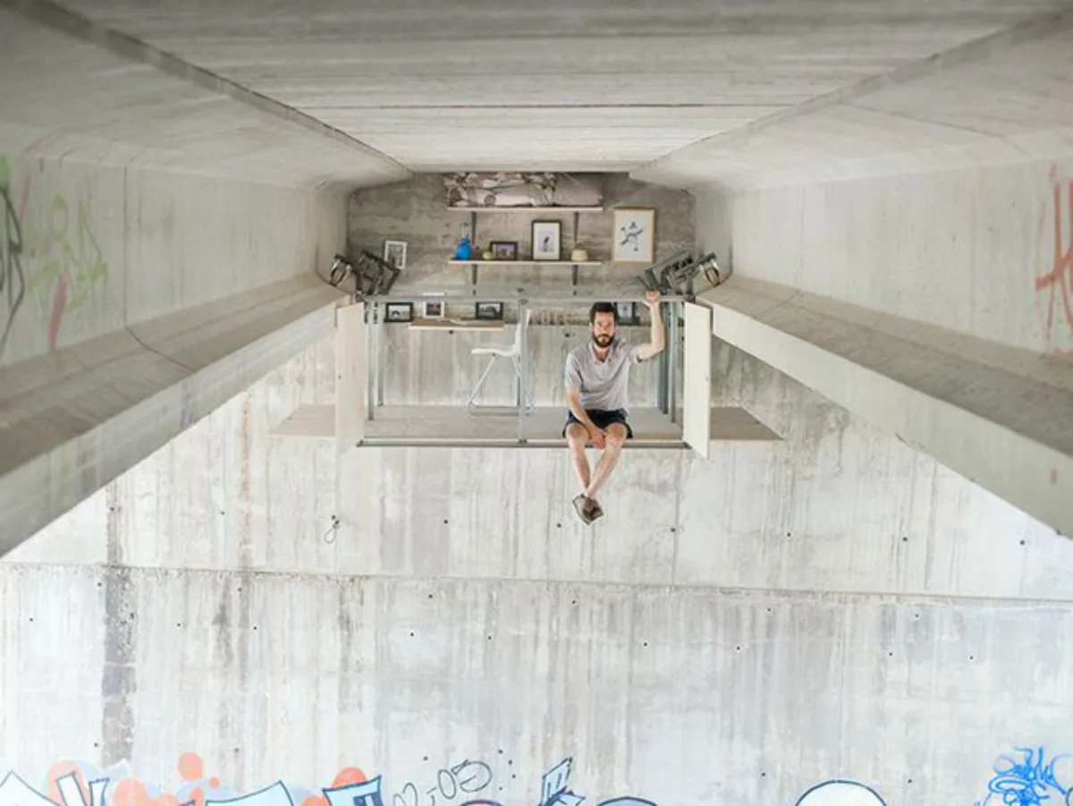 Fernando Abellanas projetou um espaço embaixo de um viaduto em Valência, Espanha. 
Foto: Reprodução. 