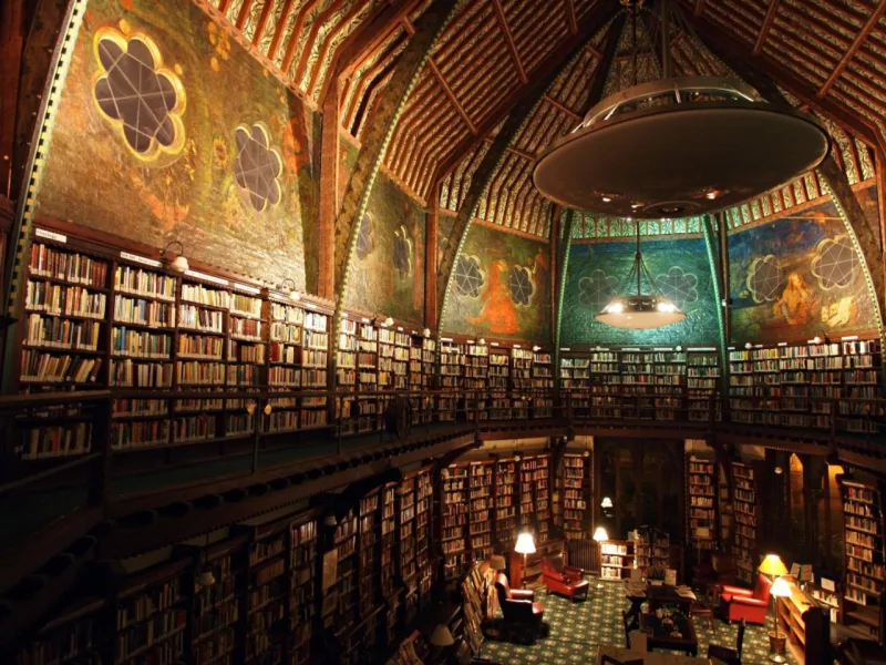 Biblioteca da sociedade de debate mais prestigiada do mundo, a Oxford Union, que faz parte do Cherwell College da Universidade de Oxford, e que poderia muito bem ter funcionado de cenário para os filmes de Harry Potter. Foto: Bodleian Libraries Weblog/Reprodução