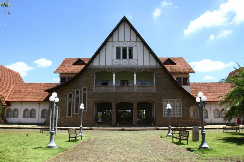 Inaugurada em 1950, a antiga Estação Ferroviária de Londrina guarda o acervo do Museu Histórico da cidade. Foto: Roberto Custódio/Arquivo Gazeta do Povo