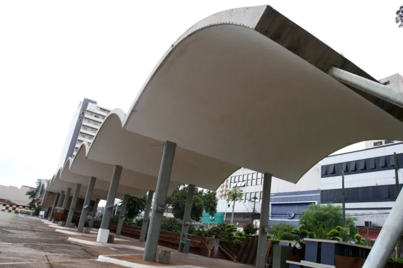 O prédio do Museu de Arte de Londrina foi desenhado por Vilanova Artigas para ser o Terminal Rodoviário da cidade. Foto: Gilberto Abelha/Arquivo Gazeta do Povo