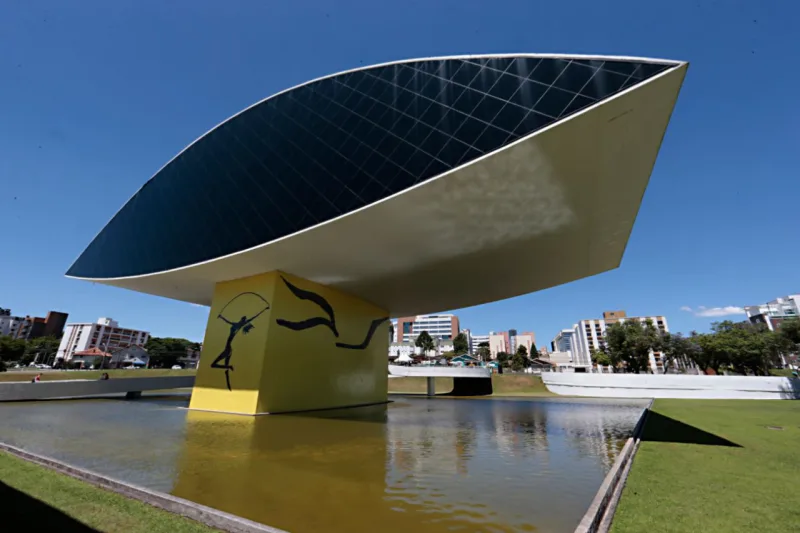 O "Olho", que acabou se tornando mais famoso que o prédio principal. Na verdade a estrutura foi anexada muitos anos depois da construção do edifício. Foto: Albari Rosa/Gazeta do Povo