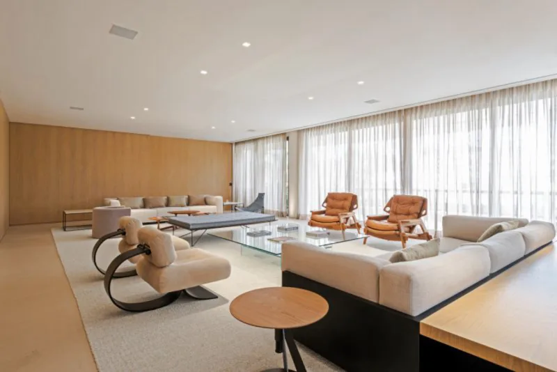 O Pensado para um jovem solteiro, o apartamento de 850 m² destaca
o ar contemporâneo que caracteriza o designer de interiores. Fotos: Rodrigo Ramirez/ Divulgação