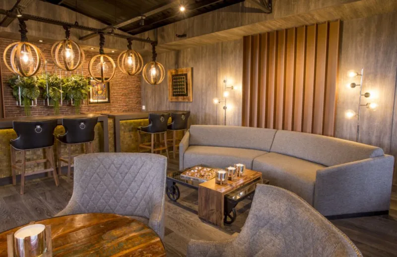 Beer Bar Veka, ambiente de Eduardo Mourão para a Casa Cor Paraná 2017. Foto: Hugo Harada/Gazeta do Povo