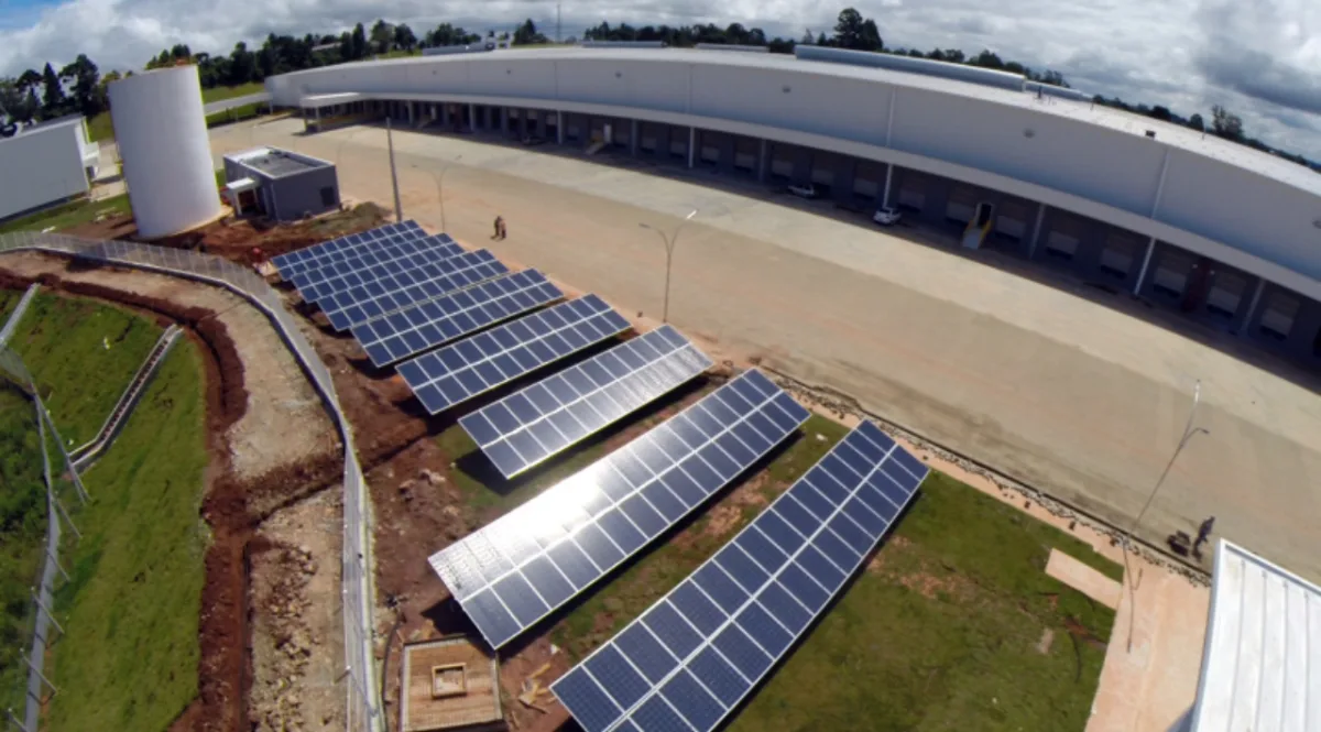Parque logístico da Renault, em Quatro Barras, é o primeiro do Paraná a receber o selo AQUA-HQE. Foto: Divulgação/TRX.