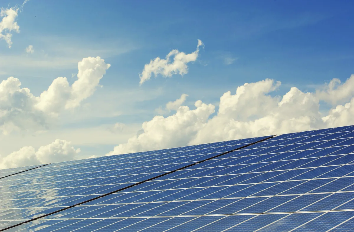 Curso sobre energia solar será oferecido pela IAB/PR nos dias 8 e 9 de maio. 
Foto: Pixabay. 
