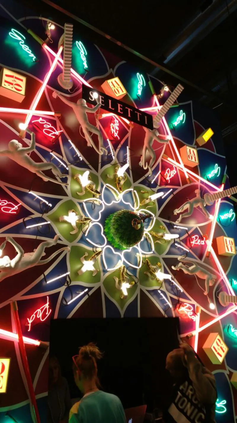 Muitas cores para iluminar é a proposta da Seletti. Foto: Luan Galani / Gazeta do Povo