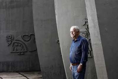 Pertencente à leva de modernistas que a UFPR formou em sua primeira turma de Arquitetura, Bongestabs mantém até hoje os princípios que norteiam a estética. Foto: André Rodrigues/Gazeta do Povo