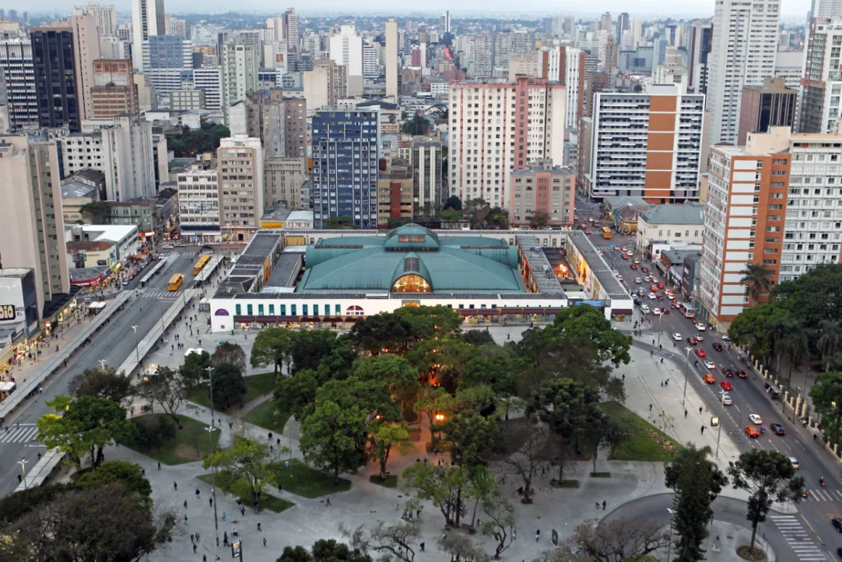 Dirigido a estudantes do nível superior, o ciclo de palestras vai tratar da experiência de gestão urbana da capital. Foto: Antônio More/Gazeta do Povo