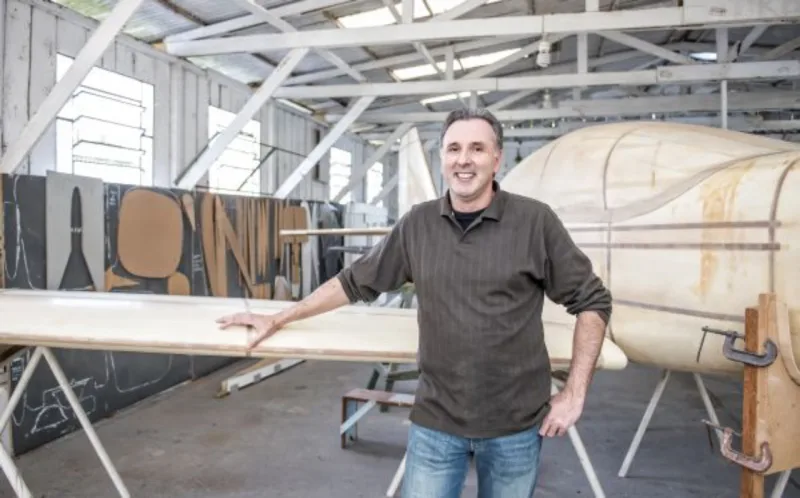 Hoje a atenção de João Carlos Boscardin Mini se volta também para a produção de revestimentos com tecnologia aeronáutica. Foto: Letícia Akemi/Gazeta do Povo