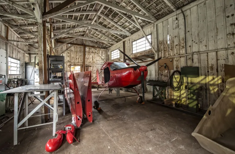 Galpão com o último tipo de aeronave produzido pela fábrica, o monomotor Sidus. Foto: Letícia Akemi/Gazeta do Povo