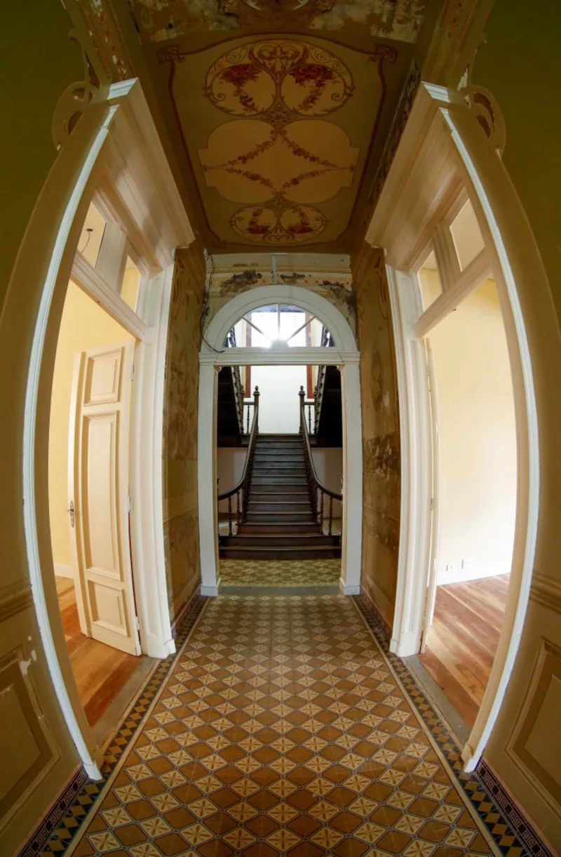 Museu da Imagem e do Som de Curitiba. O predio foi restarurado e entregue no fim do ano passado mas ainda nao esta sendo utilizado. O diretor do museu, Fernando Severo mostra como o ficou o espaco.