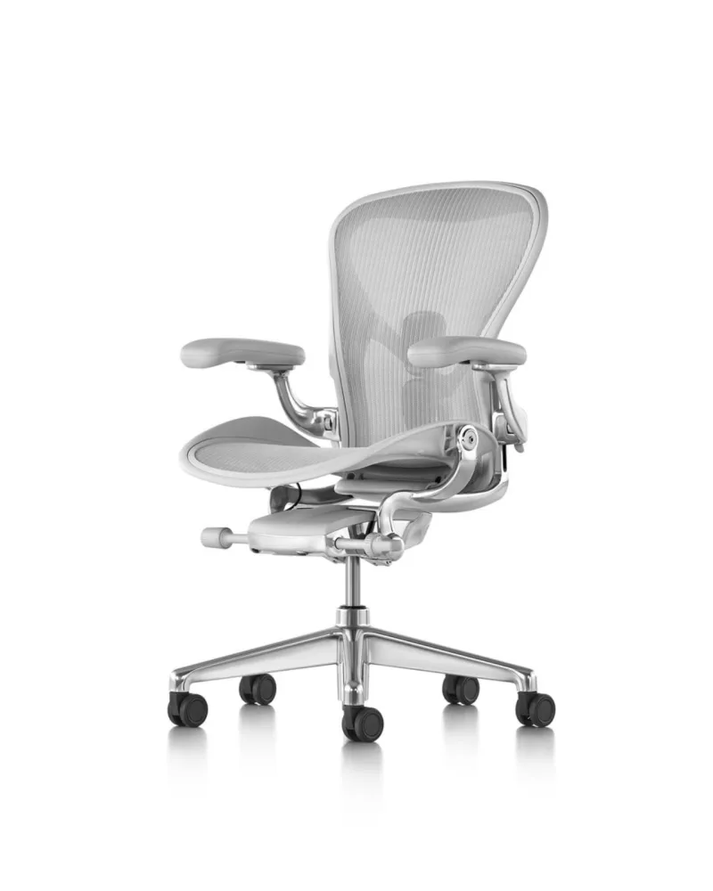 Fotos do produto Cadeira Aeron Mineral da arquiteta Fernanda Distéfano para o Rota HAUS. Local: Loja Herman Miller Curitiba. Av. Batel 1750, loja 19, Galeria Design Center - Batel.