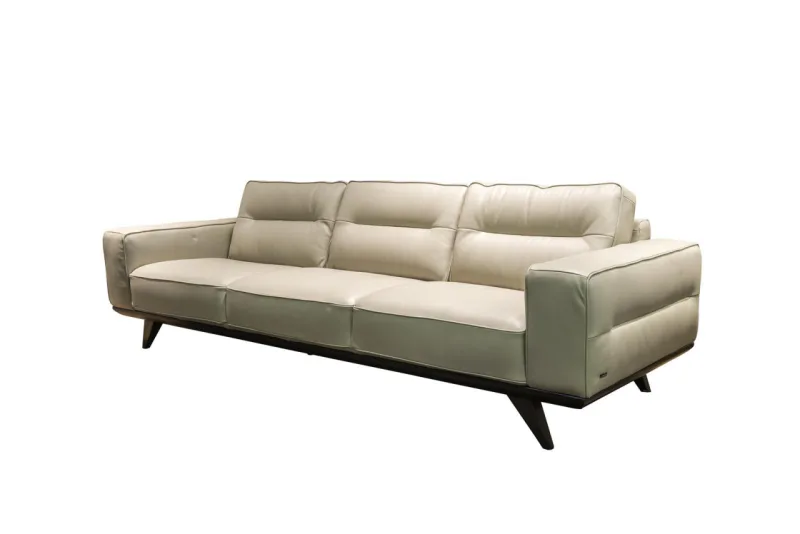 Fotos do produto Sofá Natuzzi da loja Ton Sur Ton da arquiteta Claudia Pimentel para o Rota HAUS. Local: Ton Sur Ton. Alameda Dr. Carlos de Carvalho, 1283 - Batel.