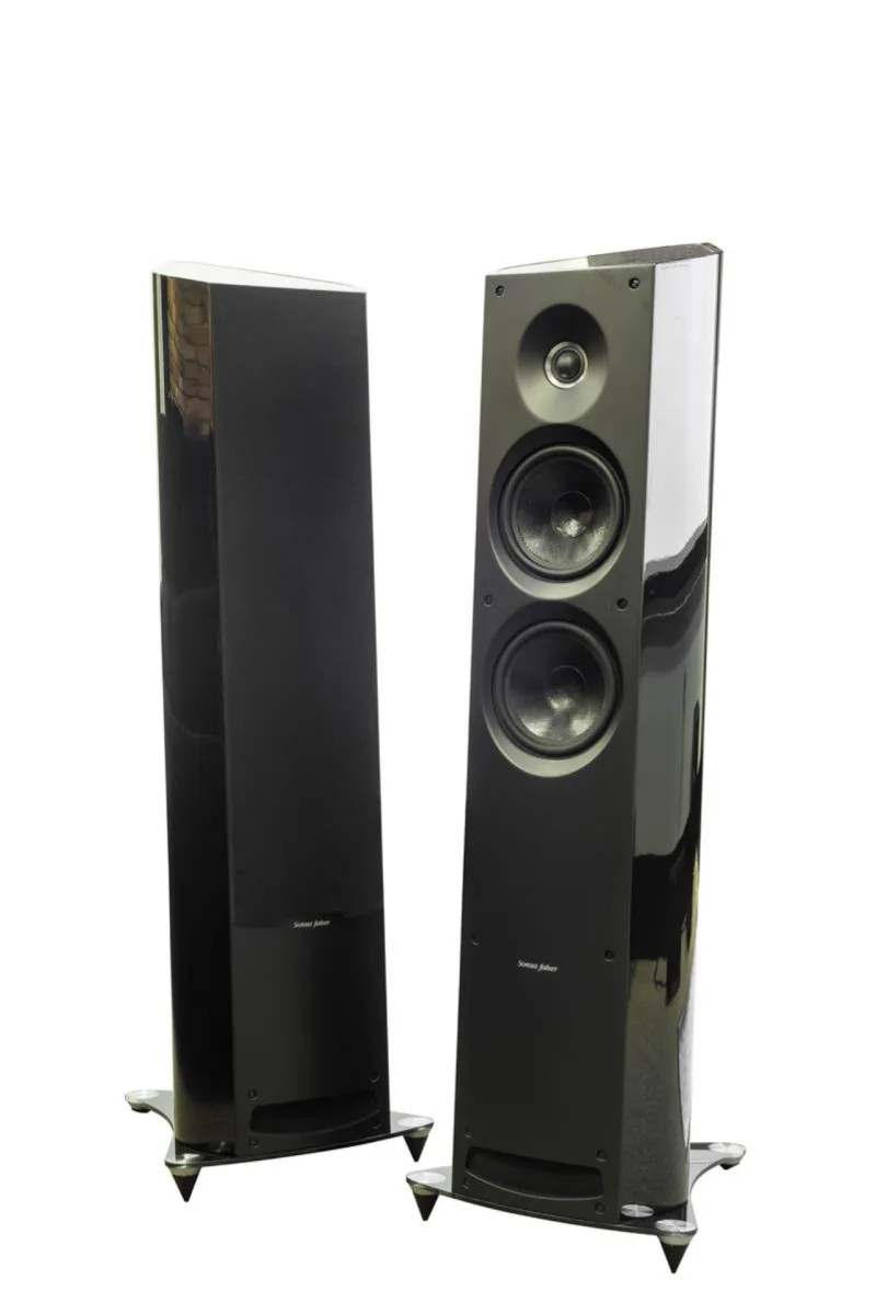 Fotos do produto Caixas de Som Sonus Faber da arquiteta Claudia Pimentel para o Rota HAUS. Local: HEIME.  R. João Alencar Guimarães, 364 - Santa Quiteria.