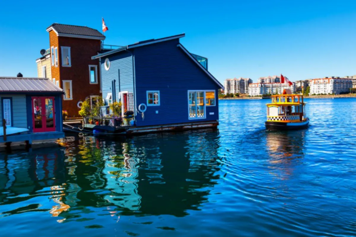 Comunidade de casas flutuantes em Victoria, na Columbia Britânica do Canadá. Foto: Home Stratosphere/Reprodução
